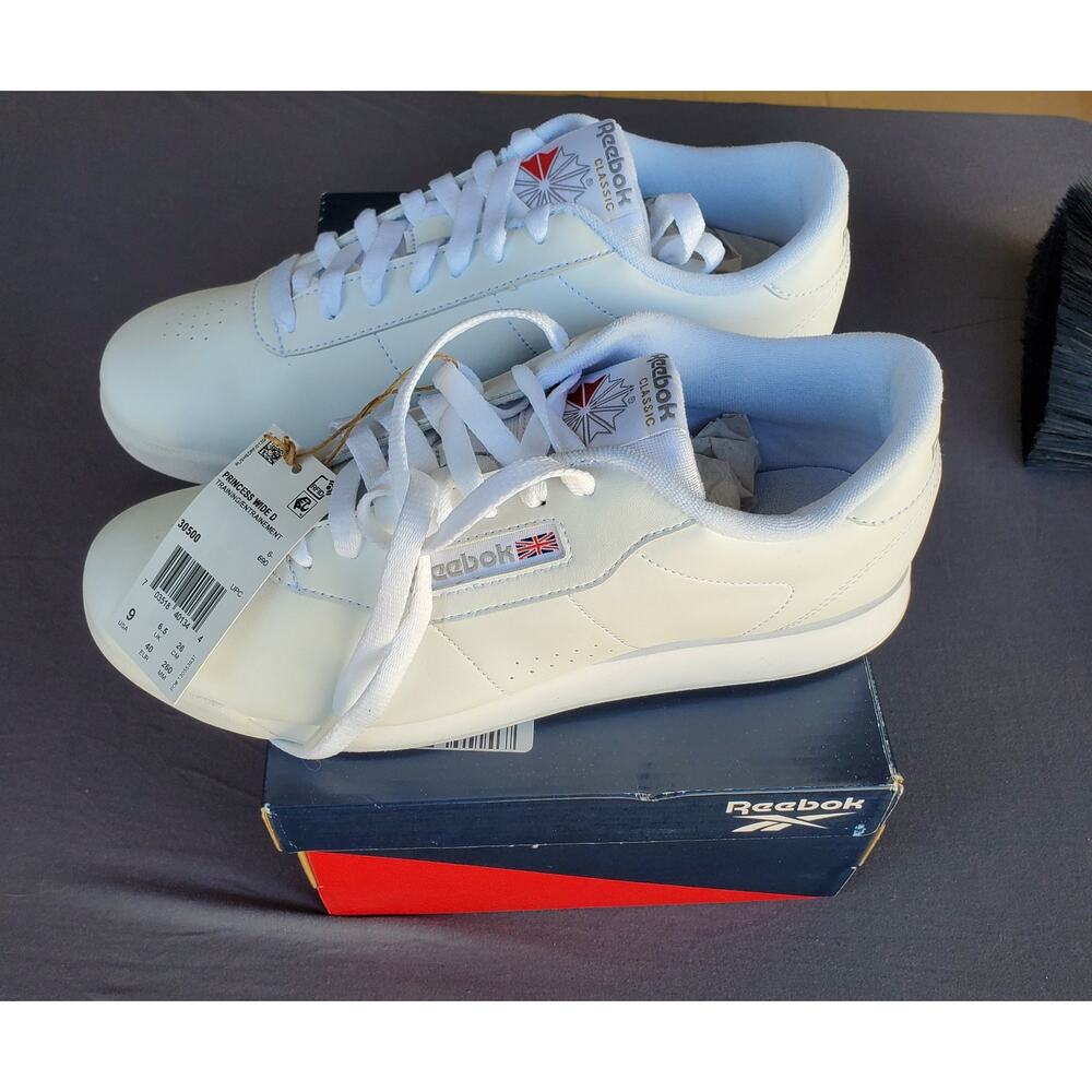 Classic Women Reebok size 9 WIDE. New in Box. White. Princess. Never Worn